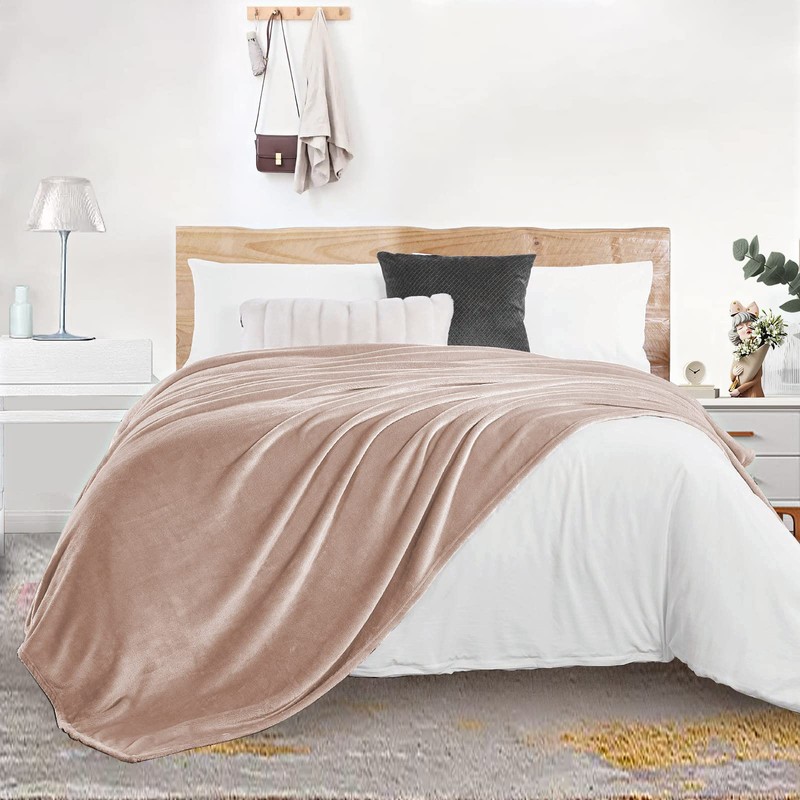 Cuddly, Fluffy Blanket, 130 x 160 cm - Small Fleece