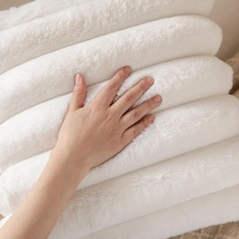 YAERTUN Set of 2 Cream White Striped Decorative Cushion Covers 18x18 Inch 45x45 cm Plush Soft Throw Pillow Case with Velvet Back Faux Rabbit Fur Pillow Covers Sofa Couch Bed Livingroom