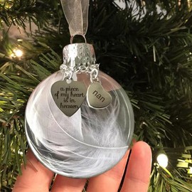 Yueshop Christmas Memorial Baubles, “A Piece of My Heart is In Heaven” Shatterproof Clear Christmas Ornaments Feather Ball with Heart-Shaped Round Pendant Hanging Decoration (nan)