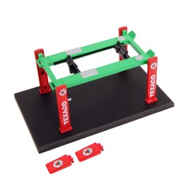 GREEN MACHINE Greenlight 16120-B Auto Body Shop - Four-Post Lifts Series 2 - Texaco 1/64 Scale