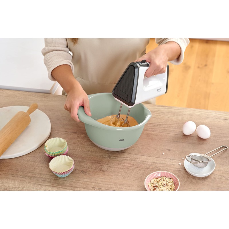 Emsa Prep&Bake Plastic Mixing Bowl, 2.8 Litres, Non-Slip Base, Pouring