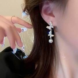 Inateannal Vintage Crystal Butterfly Drop Earrings Rhinestone Pearl Dangle Earrings Long Butterfly Chain Earrings Silver Pearl Butterfly Earrings Jewelry for Women and Girls