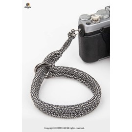 ORMY Cam Era Handgelenkschlaufe (550 Fallschirmschnur) Hervorragend und sicher, verstellbares Kamera-Trageband für das Handgelenk (schwarz und weiß)