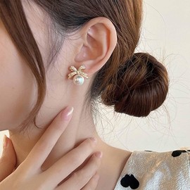 Allereya Vintage Crystal Pearl Stud Earrings Rhinestone Bow Pearl Earrings Tiny Pearl Bow Earrings Gold CZ Pearl Earrings Jewellery for Women and Girls, Zinc, No Gemstone