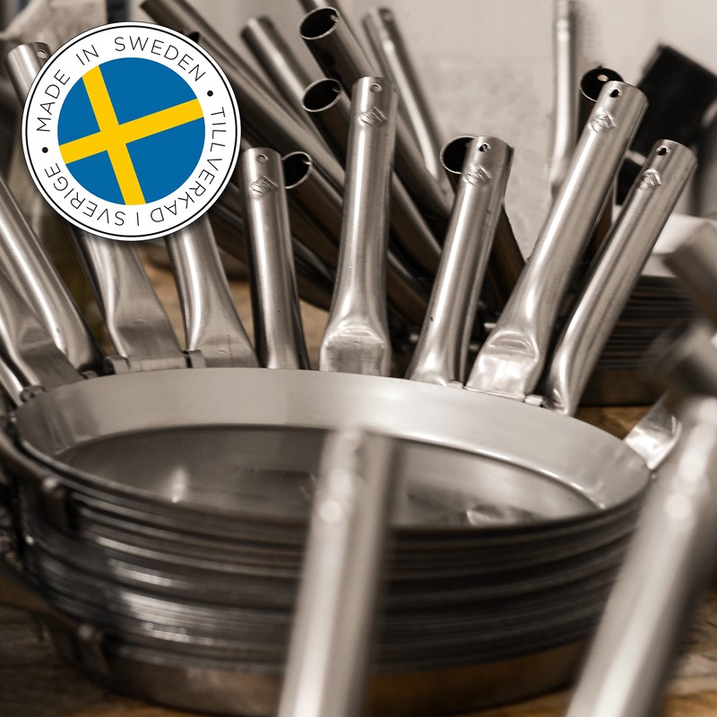 Stabilotherm Hunter Pan with Folding Handle, Open, for Camping