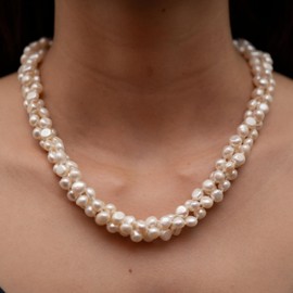 Anthony Vincent Regalo Moda 3 Hilos Blanco Collar Perlas Cultivadas. 40 cm de largo. Súper acomodo al Cuello - Excelente opción de Regalos para Mujer! - Regalo para Mujer - Joyeria para Mujer - Cadenas para Mujer