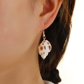 Enautoabs Boho Shell Earrings Natural Shell Earrings Beach Shell Drop Earrings Summer Shell Hook Earrings Beach Holiday Earrings Jewellery for Women, Zinc, No Gemstone