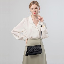 Small Quilted Crossbody Purse for Women, Shouler Bags RFID Cell Phone Wallet Purse Clutch with Tassel (Black)