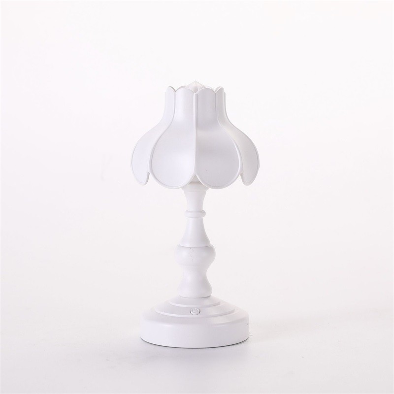 Desk Lamp Retro Lotus Leaf Ingenious Lovely 3 Light Sources