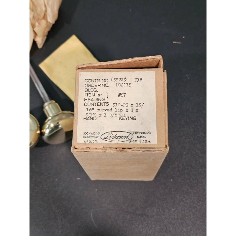 Lockwood 1900 Polished Bright Brass Passage Door Knob Set 1-3/8"