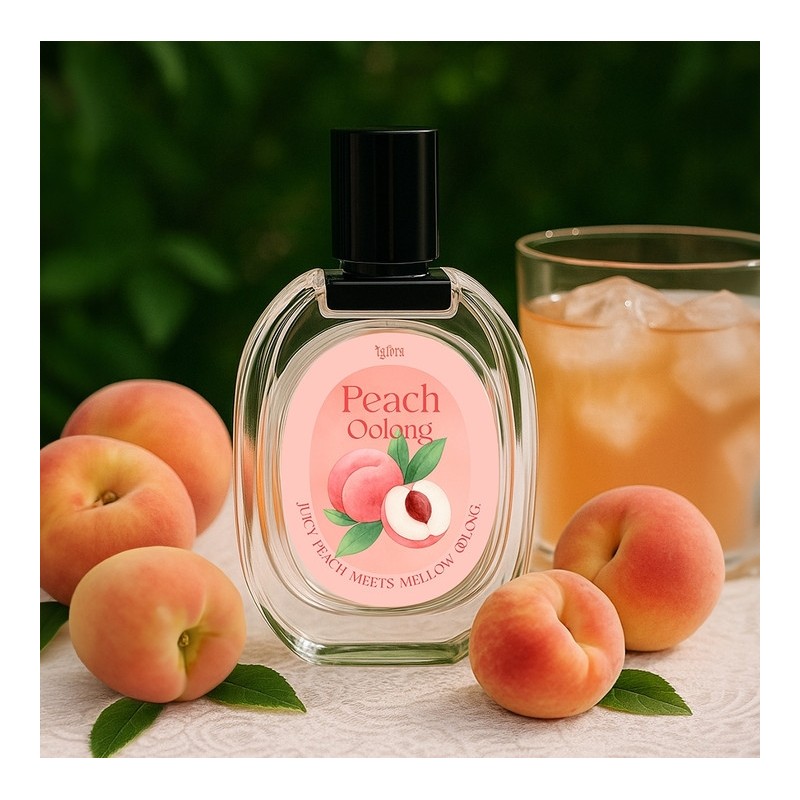 Peach Oolong |A sip of iced peach oolong on a
