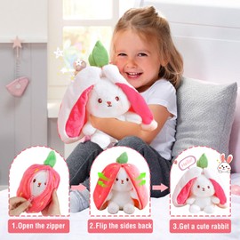 TOGETDREAM Osterhase Plüschtier, 25CM Karotte Erdbeer Kuscheltier Kawaii Hase Stofftier Hasen Verstecken Und Suchen Ausgestopftes Spielzeug Geburtstagsgeschenk für über12+ Kinder (Erdbeer)