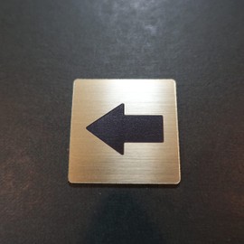 Door Plate [Arrow Mark] Hairline Gold Metal Tone Acrylic Square Sign Plate Stylish Door Door Display Made in Japan