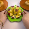 Cortador de manzanas para 8 gajos y descorazonador.