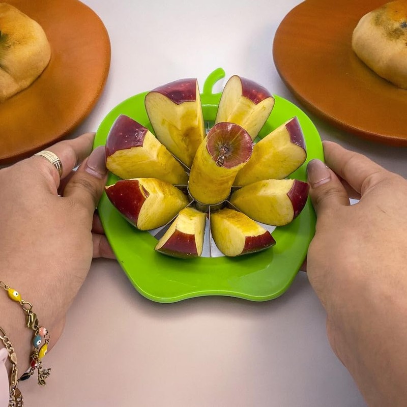 Cortador de manzanas para 8 gajos y descorazonador.
