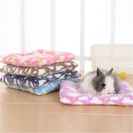 Small Animal Guinea Pig Hamster Bed House Winter Warm Squirrel Hedgehog Rabbit Chinchilla Bed Mat House Nest Hamster Accessories (Medium,Random)