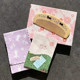 (Styleneo) Tsubaki Beard Comb, Made in Japan, Popular, Beautiful Figure 100% Natural Squeeze, Camellia Oil Beard Comb, Approx. Height 1.9 x Width 4.6 inches (4.7 x 11.7 cm), Made in Japan (Flower Cat)