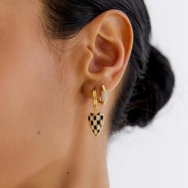 [POPTS] Black checkerboard heart one-touch earrings OTE122519EYX plating color / [POPTS] 블랙 체커보드 하트 원터치 귀걸이 OTE122519EYX 도금컬러