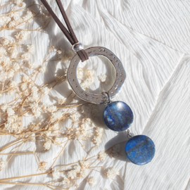 NILUXE DESIGN -Anhänger Damen Naturstein Lapislazuli - Silberanhänger Damen - Lange Halskette mit Verstellbarer Antelinenkette - Damen-Anhänger Kreis - Glücks- und Schutzamulett