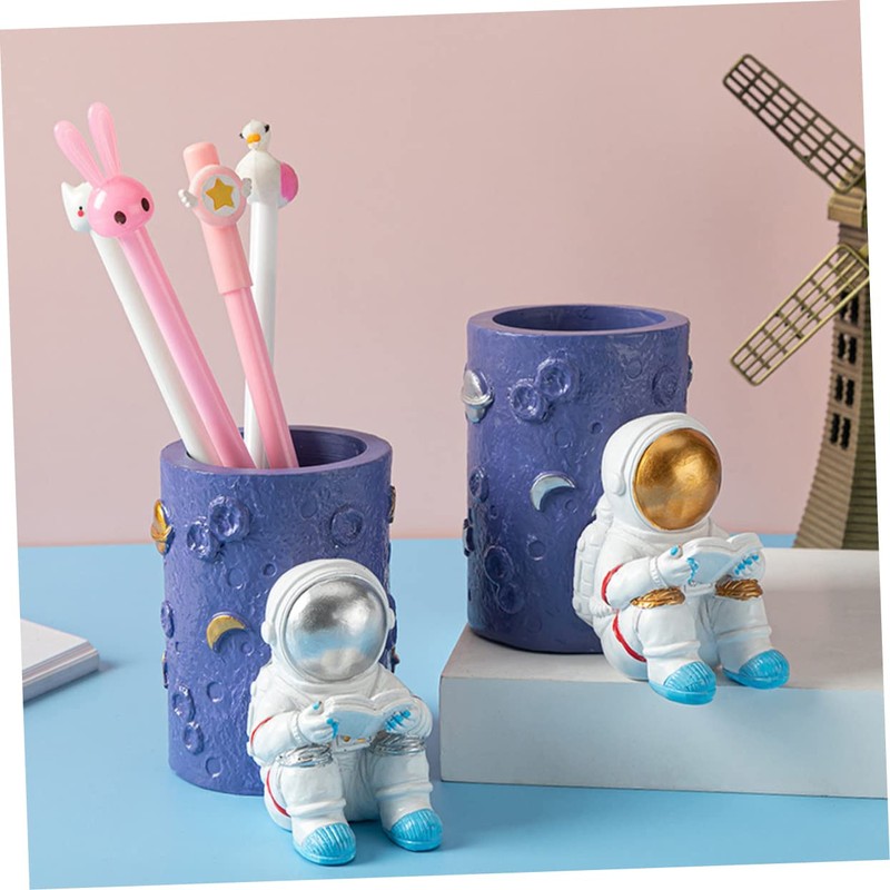Operitacx Astronaut Pencil Holder Resin Craft Space Theme Desk Organizer