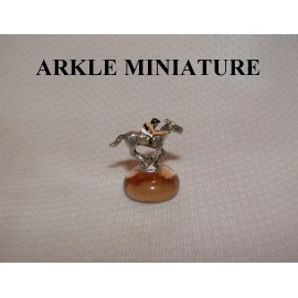 ARKLE UK MINIATURE FIGURINE HAND PAINTED HORSE RACE JOCKEY SILK GRAND NATIONAL