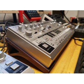 Generic Premium Angled Stand for Behringer TD-3 Synthesizer – Convenient and Durable