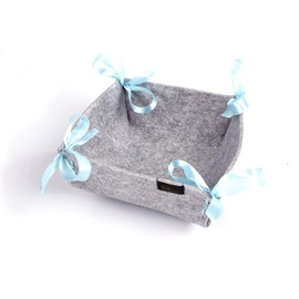 Small bread basket made of felt in mottled grey, approx. 18 x 18 cm, modern, square/square design, washable and folds flat, including 3 x 4 ribbons in silver, light blue and pink, ideal for breakfast,