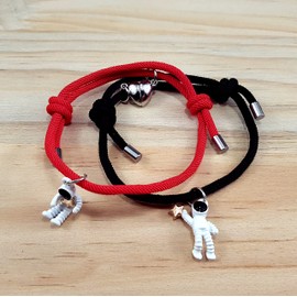 Omky Pulseras de Pareja Astronauta - Pulseras Amor a Distancia Imán Corazón- Par de Pulseras para Hombre/Mujer Regalo Novios
