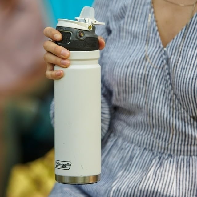 Coleman Switch AUTOSPOUT - Botella de agua aislada de acero inoxidable, 24 onzas, color blanco