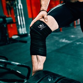 Mava Sports Rodilleras para entrenamiento cruzado, entrenamiento de gimnasio, levantamiento de pesas, fitness y levantamiento de potencia, correas de rodilla para sentadillas, compresión unisex de 72 pulgadas y soporte elástico, color negro, 1 unidad.