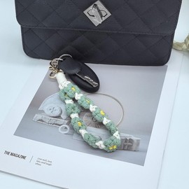 Boho Macrame Cute Daisy Flower Wristlet Keyring Handmade Keychain Bracelet Wrist Lanyard for Women Girls