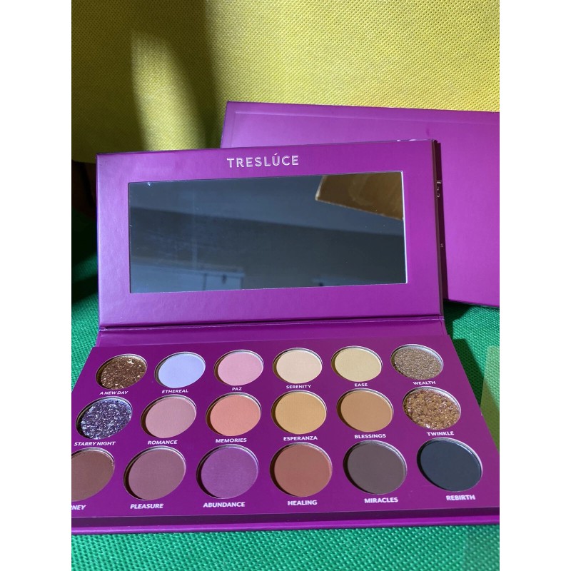 Tresluce Beauty Midnight Deseos 18-shade Eyeshadow Shadow Palette New In
