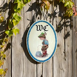 Kaltner Präsente Gift idea – wooden gift item decorative door sign in antique design decorative article motif toilets WC boy Bavaria (18 x 13 cm)