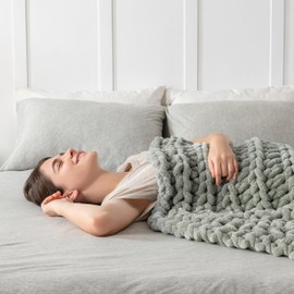 Maetoow Handmade 10 lb Soft Knitted Weighted Blanket, 40 x 60 in Breathable Chunky Knit Gravity Blanket Throw, Home Decor for Sofa Couch Bed, Pea Green