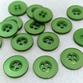 MajorCrafts® 40pcs 18mm Pearlescent 4 Holes Round Resin Sewing Buttons Needlework Arts and Crafts (Olive Green)