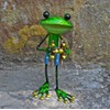 FABULOUS GREEN METAL GARDEN FROG WITH BINOCULARS SCULPTURE ORNAMENT FIGURE