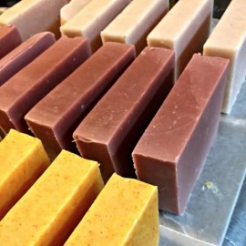 La Jaboneria Artesanal Jabón Natural 100g Avena- Miel Emprende Sin Etiqueta 1pz