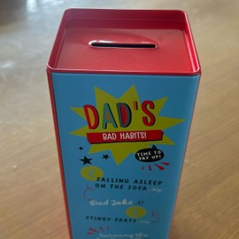 eBoutik - Fathers Day Novelty Tin Money Box, Savings Tin for Dad, Funny Bad Habits Cash Coin Bank, Birthday Gift - Joke Saying Example - Dad Jokes, Loud Sneezing, Falling Asleep (Red)