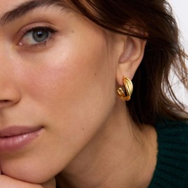 Poaiiu Gold Hoop Earrings, Chunky Gold Earrings for Women Trendy 14K Gold Plated Huggie Hoop Earrings Dangle Chunky Hoops Fashion Hypoallergenic Lightweight Thick Earrings Jewelry Gift for Women,