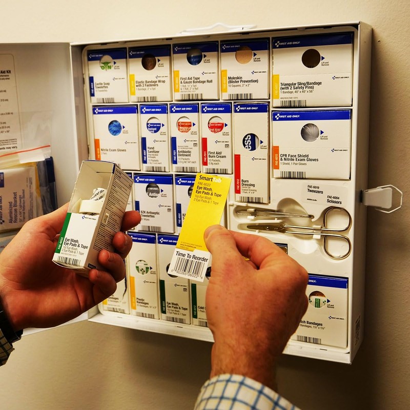 First Aid Only 4-Piece Eye Wash Kit with Oval Eye