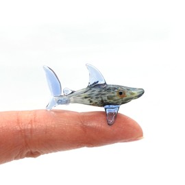 Sansukjai Shark Micro Tiny Figurines Hand Blown Glass Art Sea Animals Collectible Gift Home Décor (Marble Black Blue)