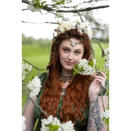 MOSTORY White Fairy Flower Crown - Elf Vine Headpiece Floral Headband with Butterfly Fairy Costume for Women Renaissance White Wedding Party Cosplay Renfaire Halloween