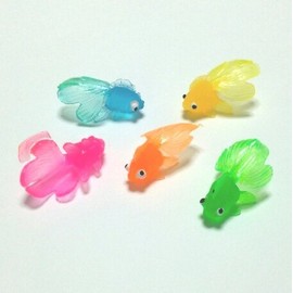 Approximately 100 goldfish