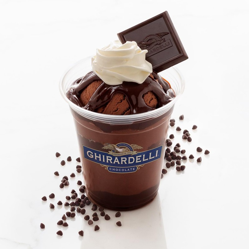 Ghirardelli Chocolate Sauce, Black Label 16oz Squeeze Bottle (Pack of
