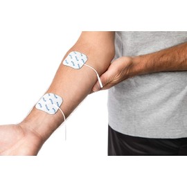 4 axion Elektroden-Pads 50x50 mm - Universal-Elektroden für TENS-Geräte & EMS-Trainer | wiederverwendbare Klebe-Elektroden | Sehr gute Haft - & Leitfähigkeit | Zertifiziertes Medizinprodukt - axion