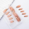 Uñas postizas con punta francesa dorada, almendra, color nude brillante,