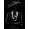 Collar de perlas blancas de múltiples hebras con dije de