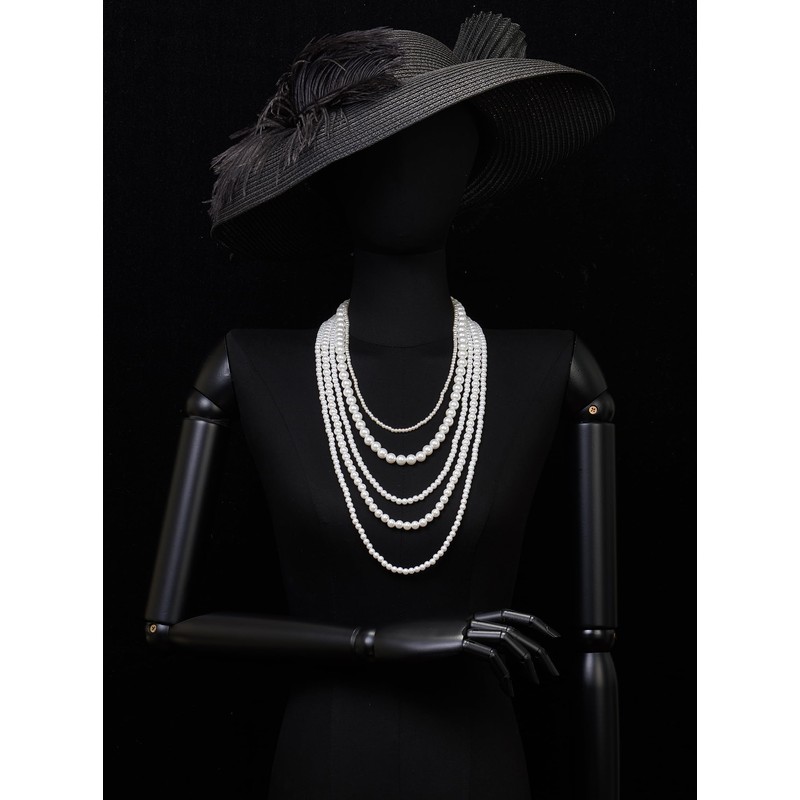 Collar de perlas blancas de múltiples hebras con dije de