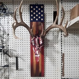 European Mount Skull Hanger, USA Flag Decor Hooker Pedestal, Deer Antler Mounting Kit, Perfect Prey Display Rack for Hanging and Mounting Taxidermy Deer Antlers and Other Skulls (Hanger Kit-B)