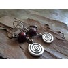 ⊹⊱ ✿★ DUNKELROTES HOLZ MIT ROBUSTER SPIRALE - OHRRINGE NATUR